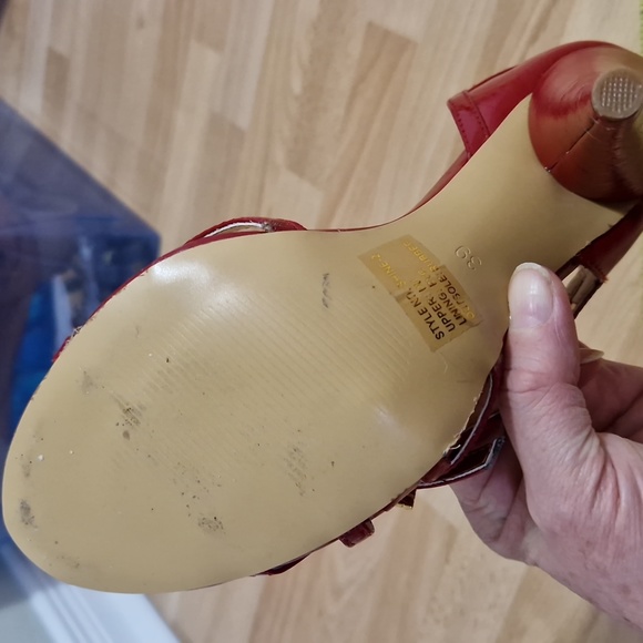 Red sandals with 4 in heels - Picture 5 of 7